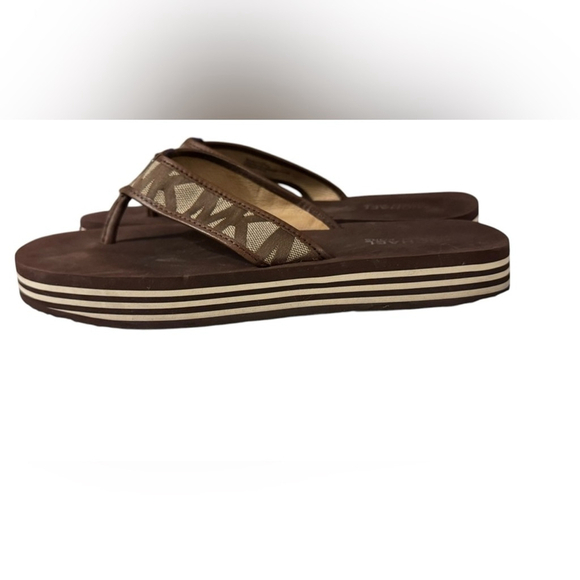 ⭐️Michael Kors Brown Flip Flops Sandals - Picture 5 of 5